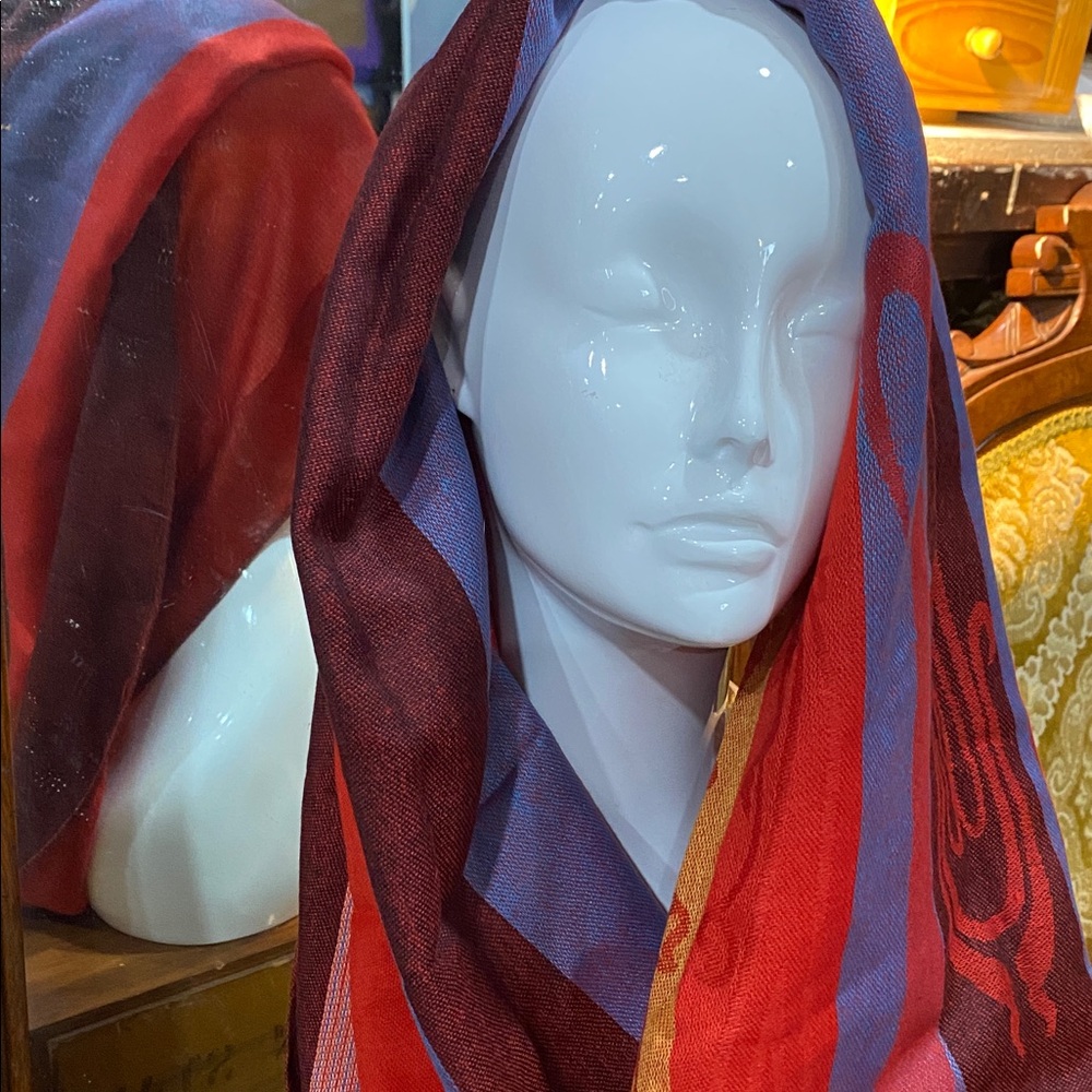 Women's Shawl Scarf NWOTs 65 x 27 inch Vibrant Color - Picture 4 of 4